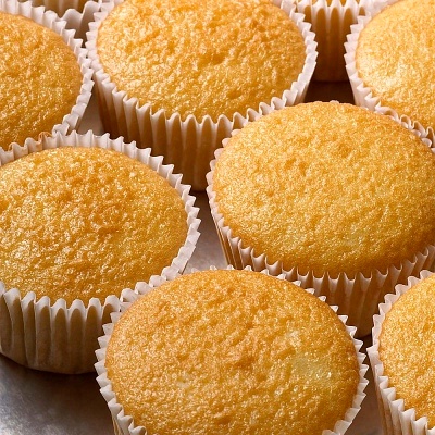 Classic Vanilla Cupcakes